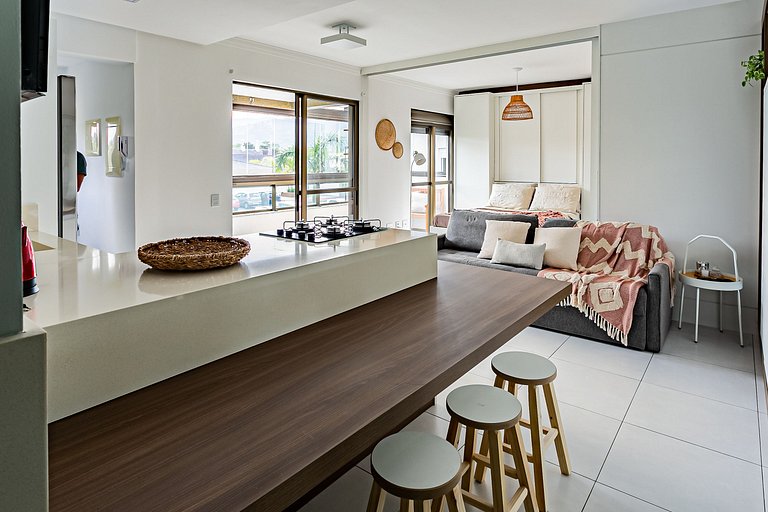 Me2 | APT 1Q | Modern and cozy close to the BEACH in a COMPL