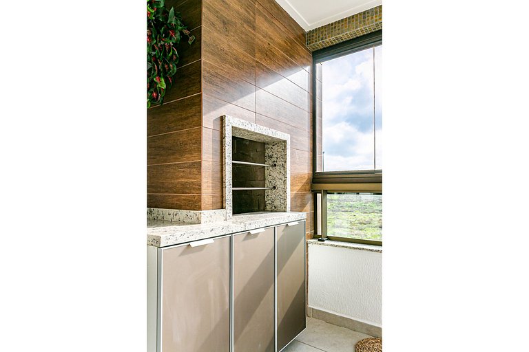 Me2 | APT 1Q | Modern and cozy close to the BEACH in a COMPL