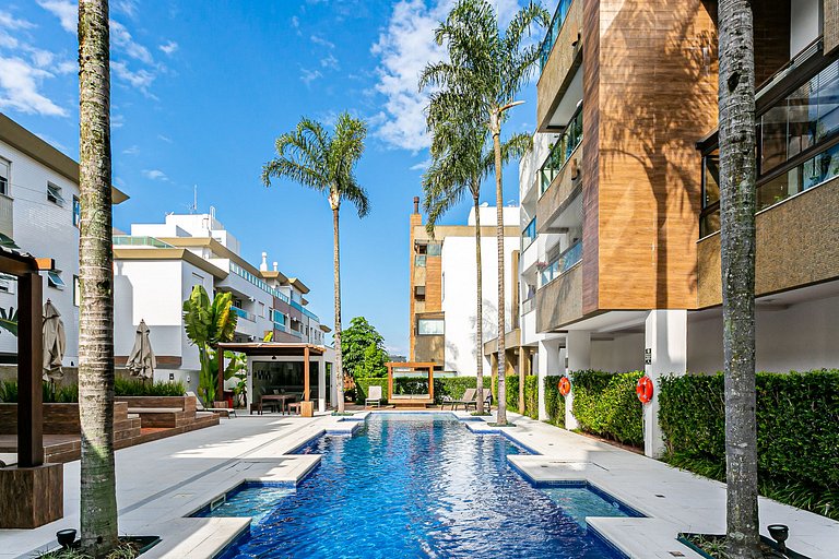 Me2 | APT 1Q | Modern and cozy close to the BEACH in a COMPL