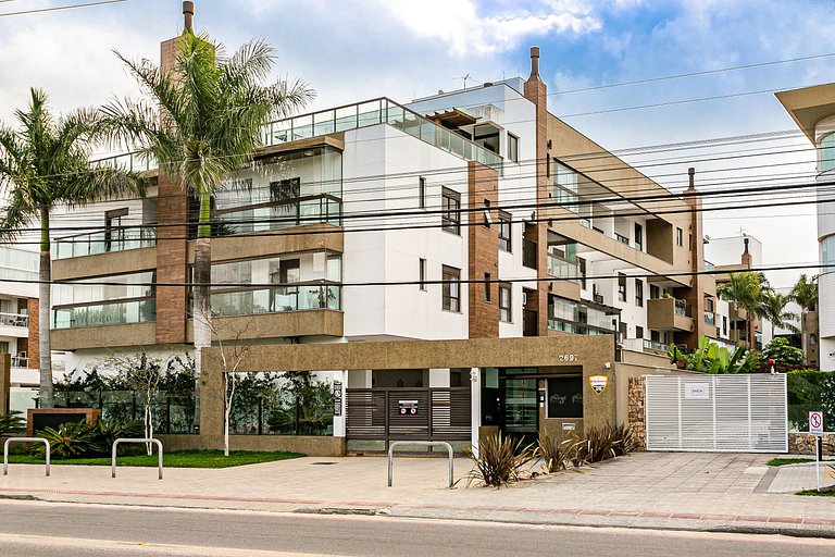 Me2 | APT 1Q | Modern and cozy close to the BEACH in a COMPL