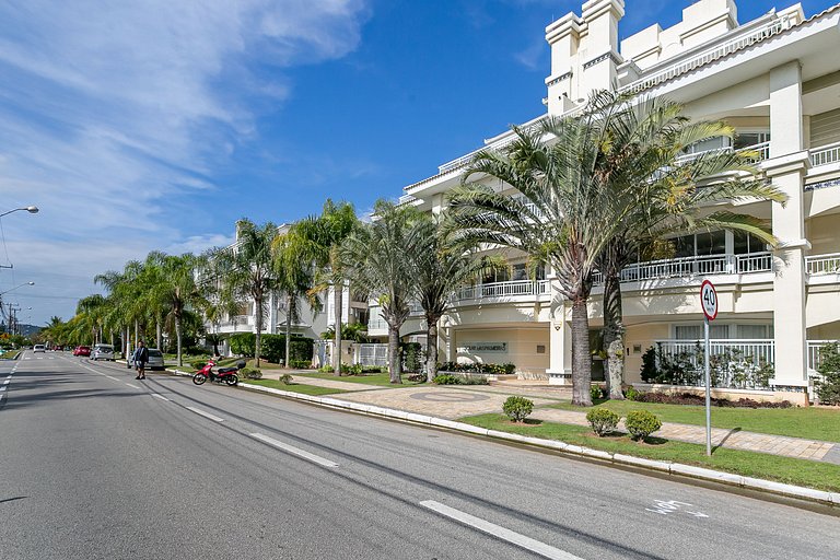 Apartment 500m from P12 in Jurerê #JA25D