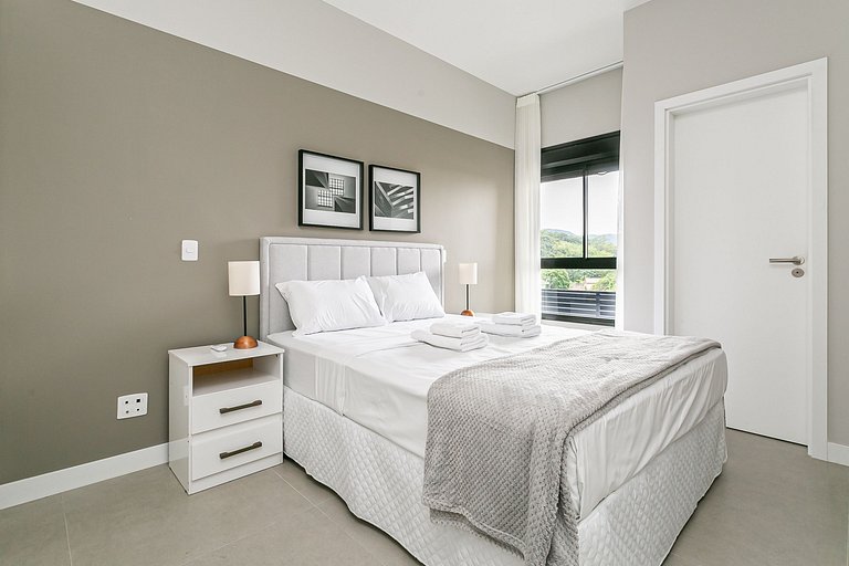 WIFI 1000MB | Swimming Pool | 50” Smart TV #CHA08D