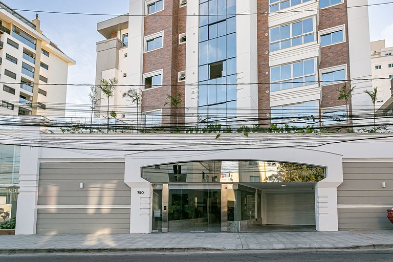 43" Smart TV | Split AC | 500mb Wi-Fi #TRINA04