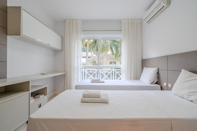 Condominium House | Pier at Lagoon #LA15