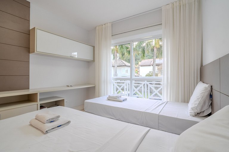 Condominium House | Pier at Lagoon #LA15