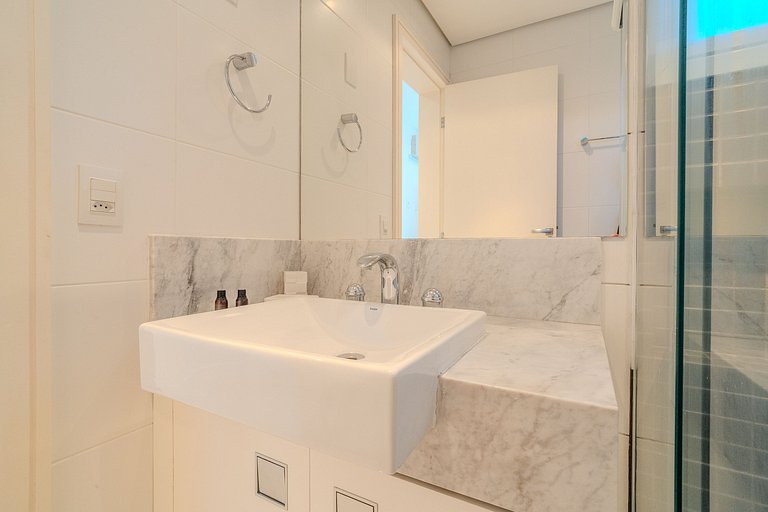 Condominium House | Pier at Lagoon #LA15