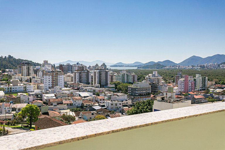 Cobertura com Vista Parcial do Mar #TRINA01