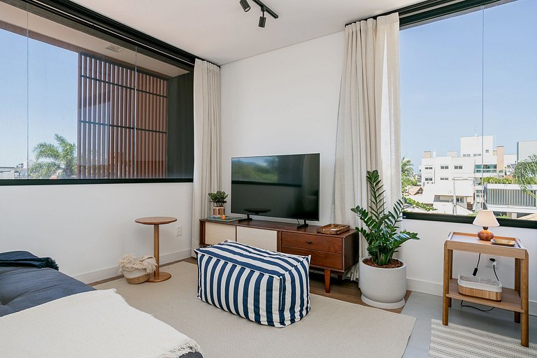 Pool | 50" Smart TV #CAMP17