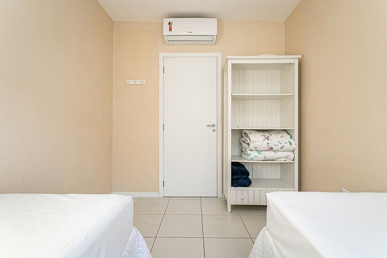 Pool | Comfort | Close to the Sea #CANA18D