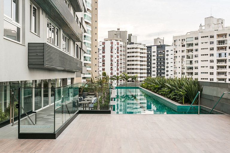 Apartamento completo próximo a Beira Mar Norte em condomínio