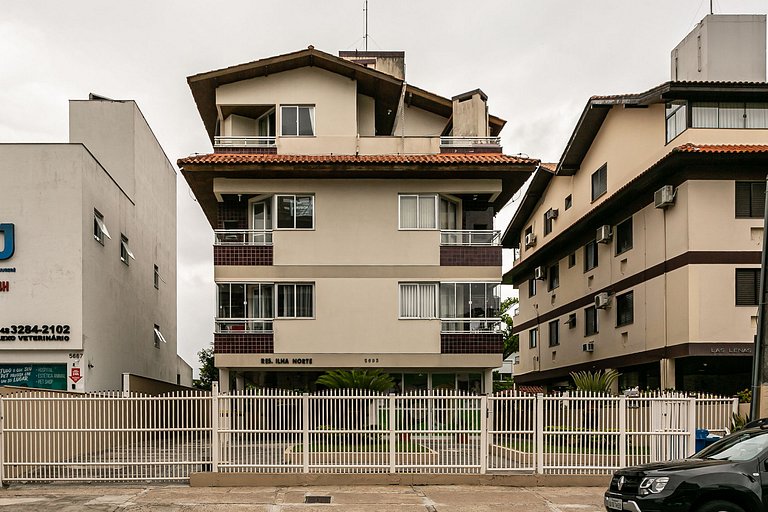 Apartamento em Jurerê moderno e completo. JA05