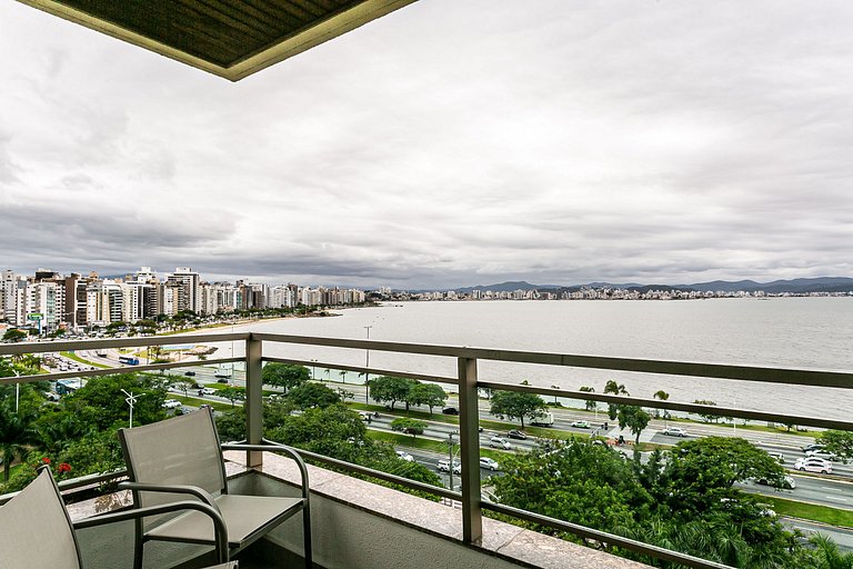 Apartamento frente mar na Beira Mar Norte CA08G