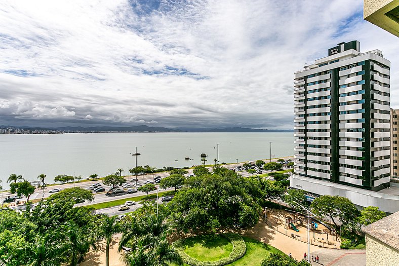 Apartamento frente mar na Beira Mar Norte CA08G