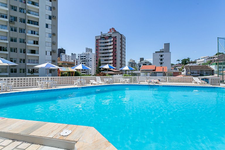 Moderno, espaçoso localizado na quadra do Shopping Beira-mar
